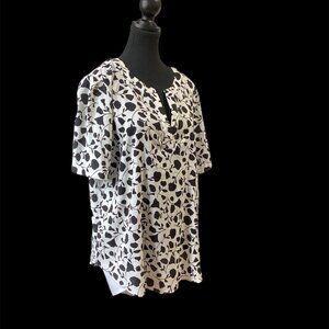 Ann Taylor Black and White Top - Size L
